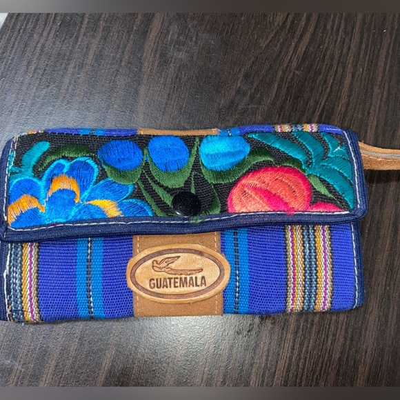 Handmade purse and wallet from Guatemala - Picture 4 of 5
